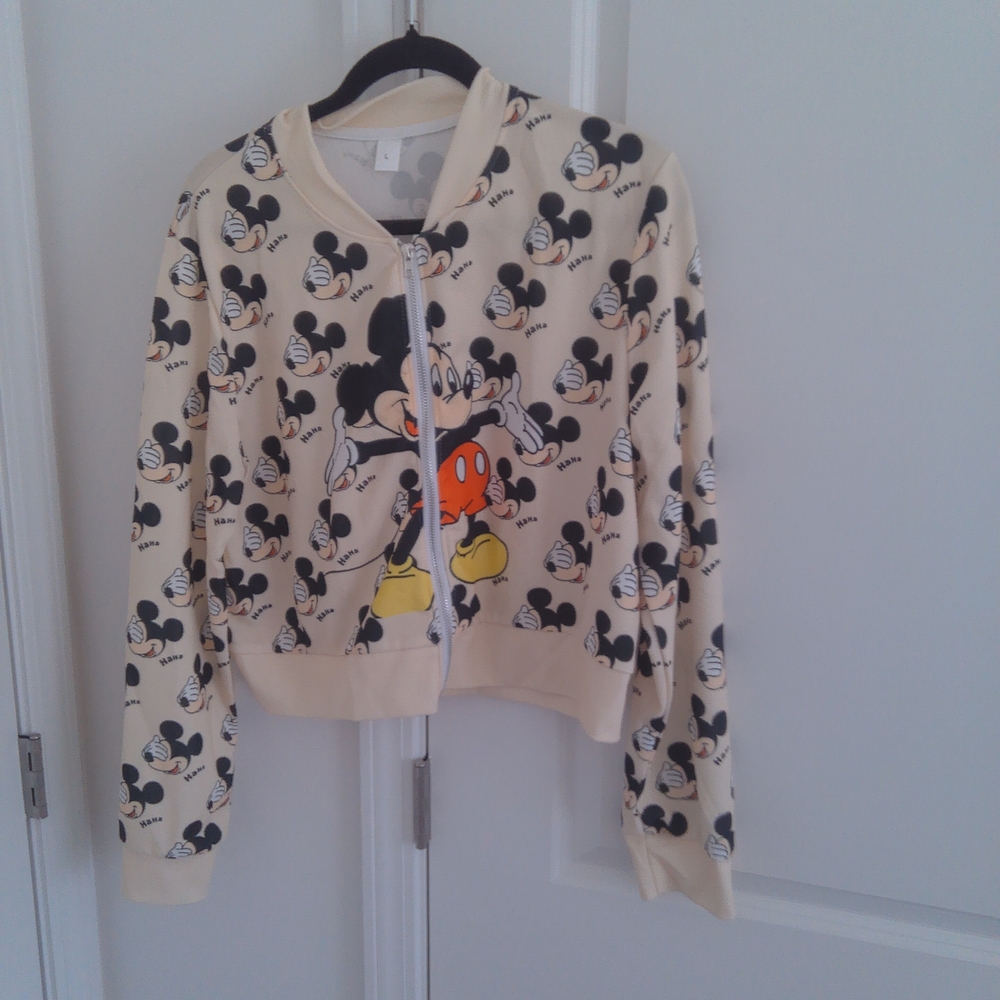 Zip-Up Jacket – Cropped Style